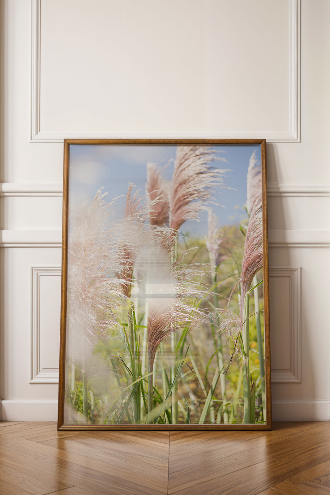 LA PAMPA framed photo of pampas grass swaying in breeze, perfect for modern boho and serene nature-inspired decor.